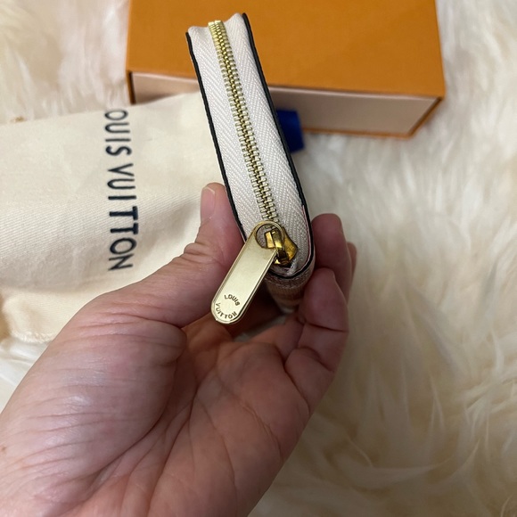 COPY - Authentic Louis Vuitton 2018 Christmas Animation Zippy compact wallet - Picture 11 of 13